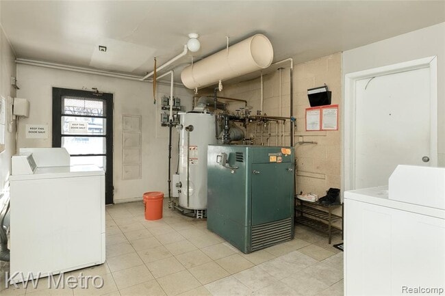 Building Photo - 2817 W 13 Mile Rd