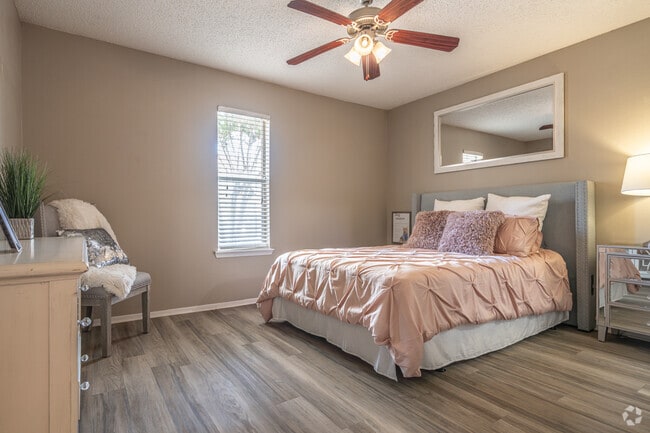 1BR, 1BA - 642SF - Century Park