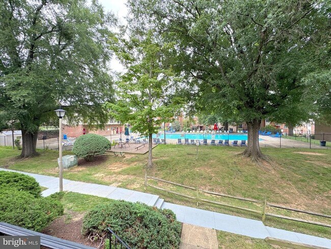 Building Photo - 4657 Logsdon Dr