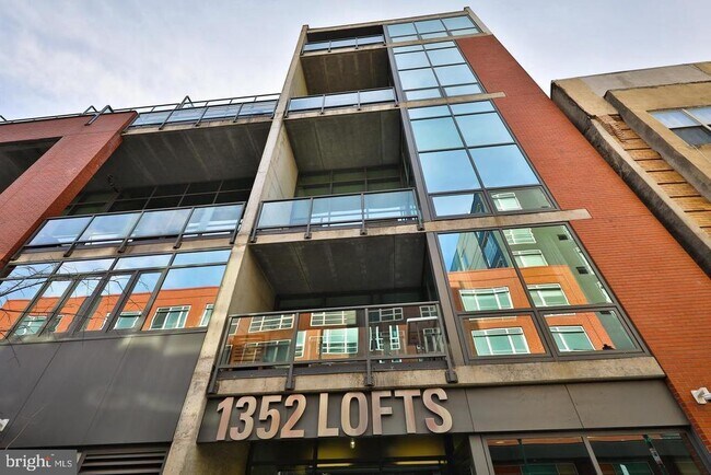 Building Photo - 1352 South St
