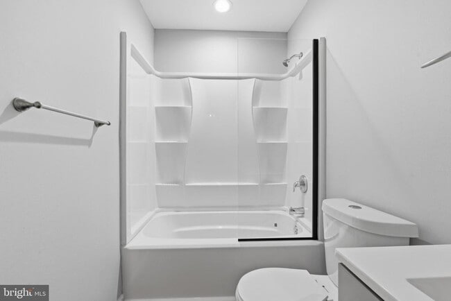 Building Photo - 341 Clarkson St