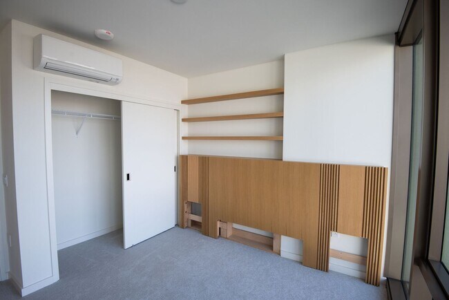 Building Photo - SKY ALA MOANA ONE BEDROOM AVAILABLE NOW