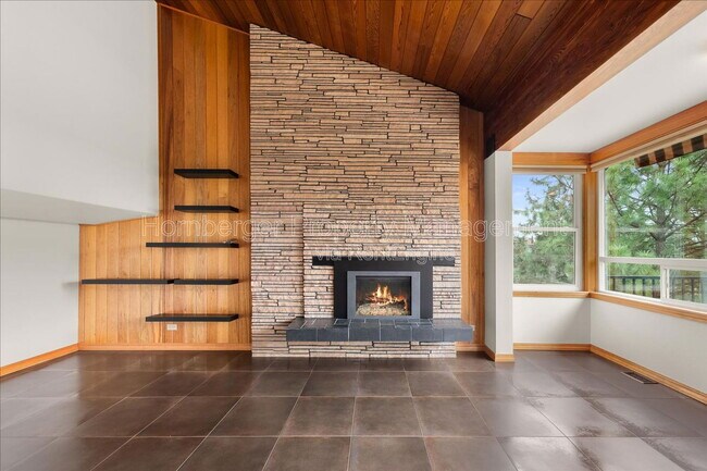 Building Photo - 5203 N Mulvaney Ct