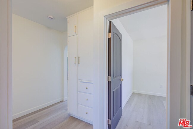 Building Photo - 12351 Riverside Dr