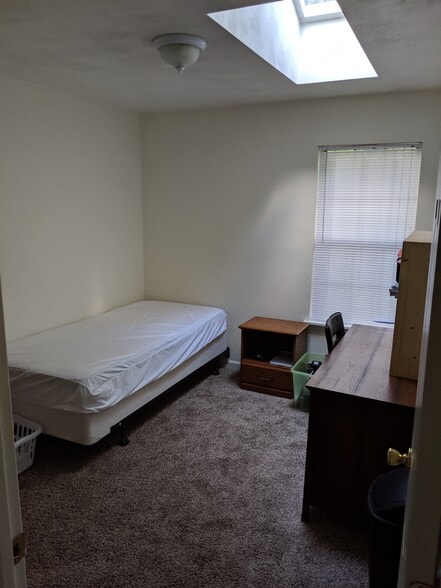 Upstairs bedroom #3 with skylight. - 892 Patrick Henry Dr