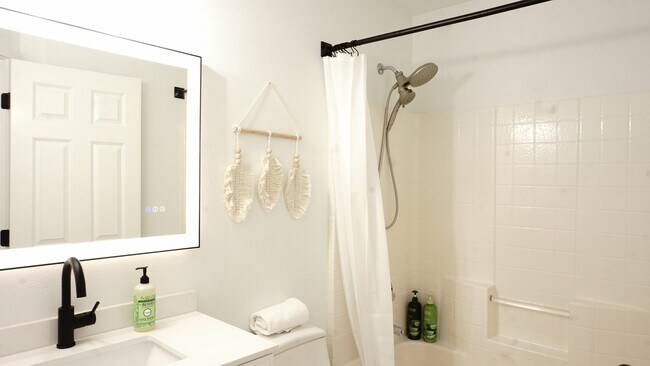 Building Photo - 7904 80th Ave NE