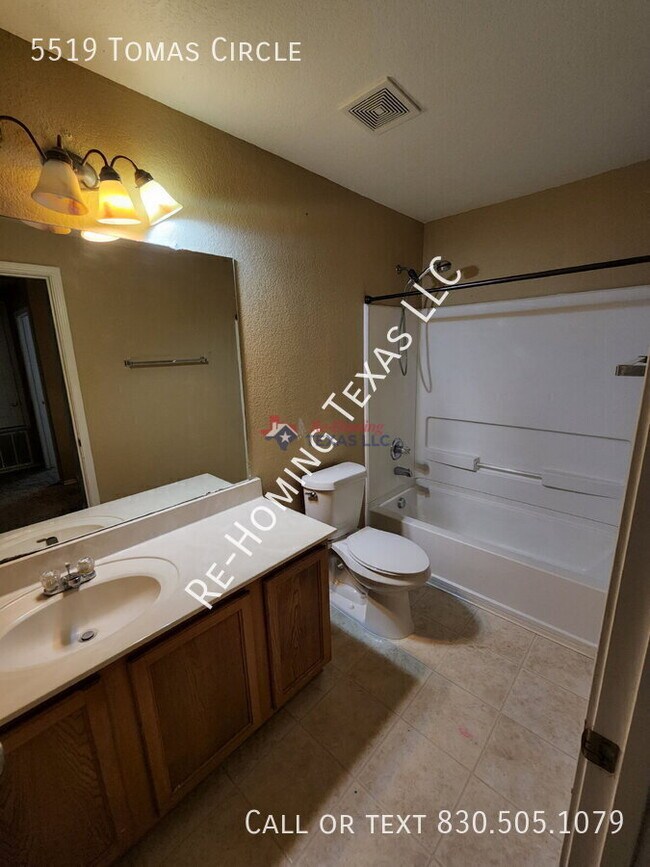 Building Photo - 5519 Tomas Cir.