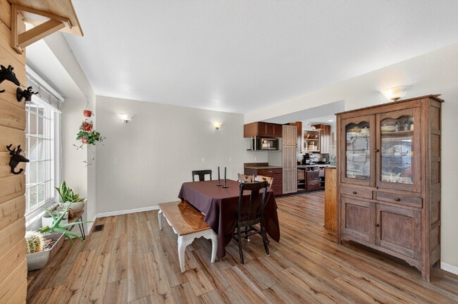 Building Photo - Available Immediately! Beautiful home in the Fairfax and Briargate neighborhood!