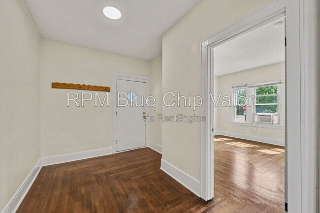 Building Photo - 1832 Woodlawn Ave