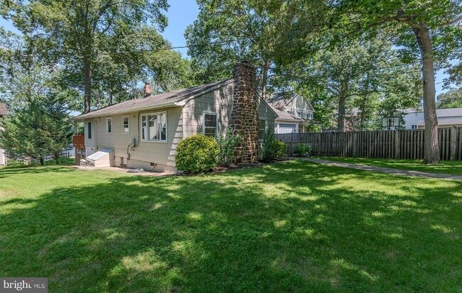 Building Photo - 242 Beachwood Rd