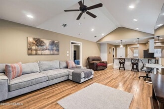 Building Photo - 122 Acacia Ln