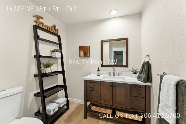Building Photo - 14727 NE 35th St