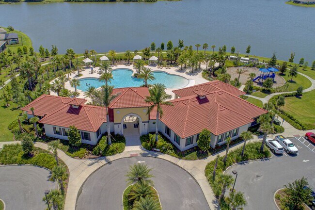 Building Photo - Spacious 5-Bedroom Home with Resort-Style ...