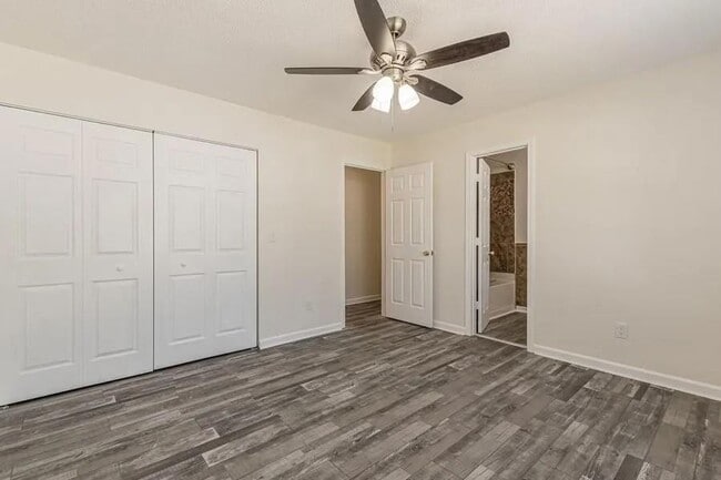 Building Photo - 5545 Northcut Dr
