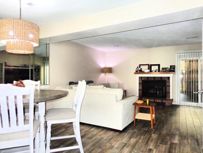 Building Photo - Lynnhaven Shores