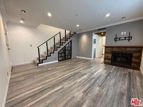 Building Photo - 1043 Thompson Ave