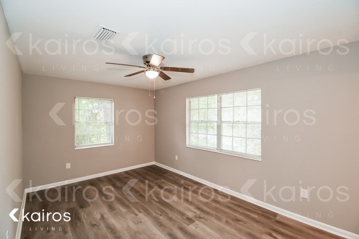 Building Photo - 1169 SE Magnolia Loop