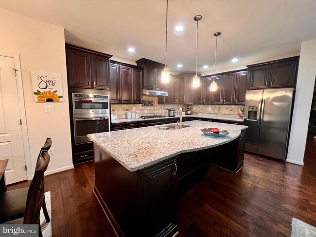 Building Photo - 42843 Edgegrove Heights Terrace