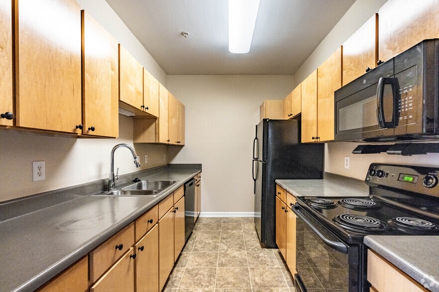 2BR, 1BA - 1036SF - Kitchen - Preserve At Metrocenter
