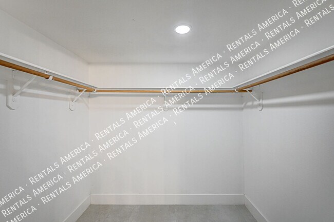 Building Photo - 2716 Ferrin Rd