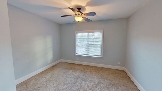 Building Photo - Custom 4 BD/2.5 BA Home with Community Pool, Water Access and Day Dock!