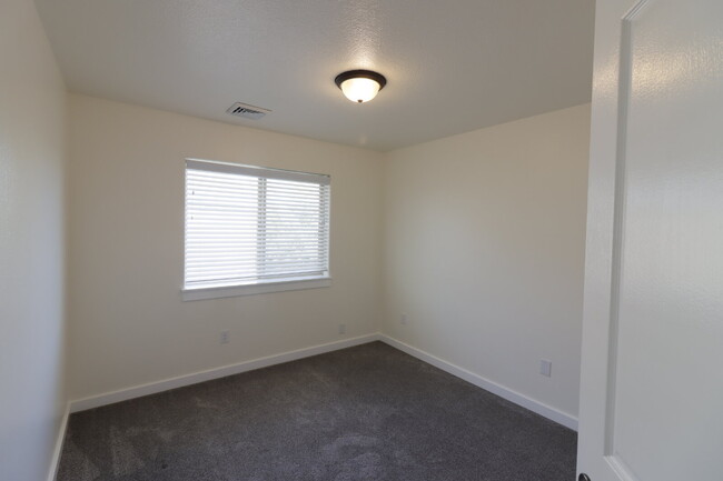 Building Photo - Charming 3-Bedroom Home with Designer Touc...