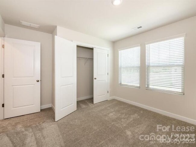 Building Photo - Charming 3-Bedroom Home with Landscaped Ba...