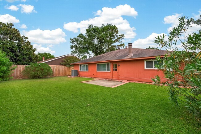 Building Photo - 19610 San Gabriel Dr