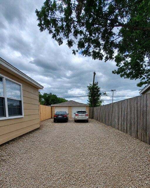 Parking - 1 car garage - 10106 Galway Dr
