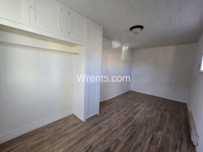 Building Photo - Newly Updated 1 Bed / 1 Bath Bungalow Not available for showing until after 4/1/2026