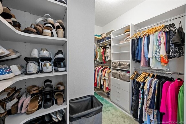 Building Photo - 1550 NE Skyhigh Ter