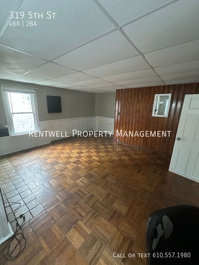 Building Photo - 319 5th St