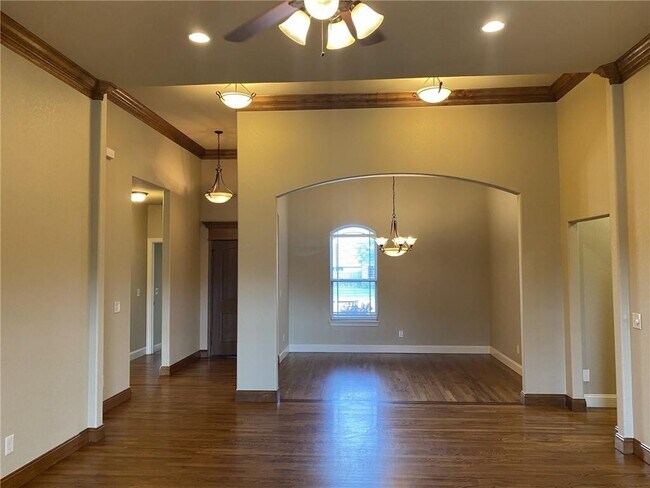 Building Photo - 6202 W Sage Dr