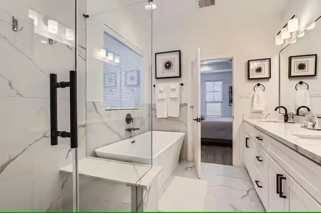 Building Photo - 1528 Chestnut St