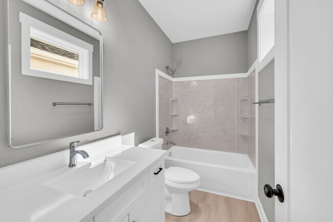 Building Photo - 307 Kate St