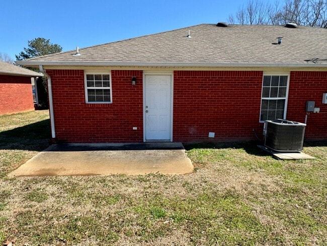 Building Photo - 2 Bedroom Duplex in Toney near East Limest...