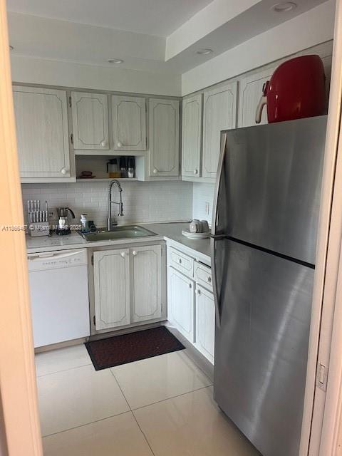 Building Photo - 3200 N Palm Aire Dr