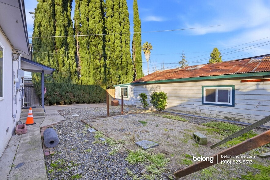 Building Photo - 9623 Adams St