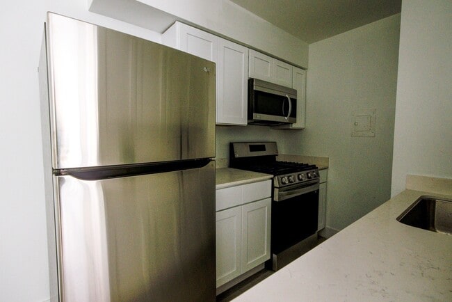 Building Photo - 5314 N Damen Ave