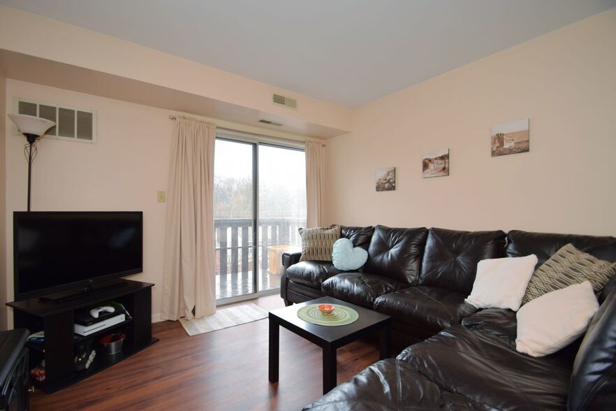 Building Photo - 620 Manatawny St