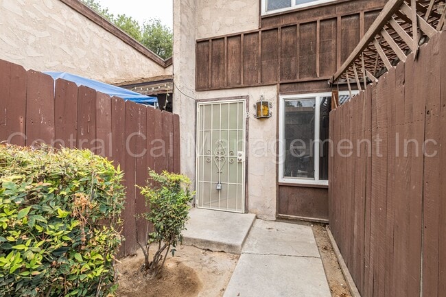 Building Photo - MOVE IN SPECIAL! - HALF MONTH OFF NOV RENT...