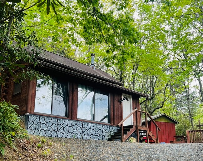 Building Photo - 84 Bear Wallow Dr