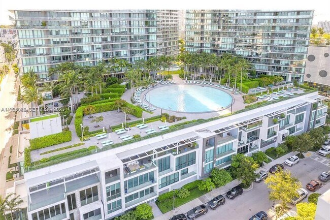 Building Photo - 480 NE 31st St