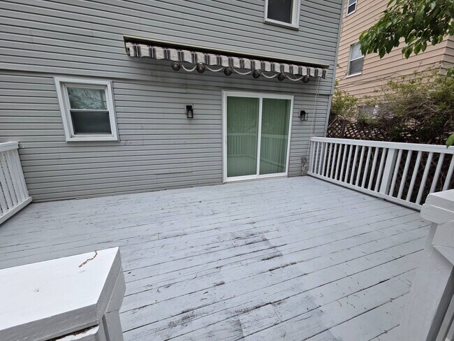 Building Photo - Charming 3-Bedroom Property in Prime Location
