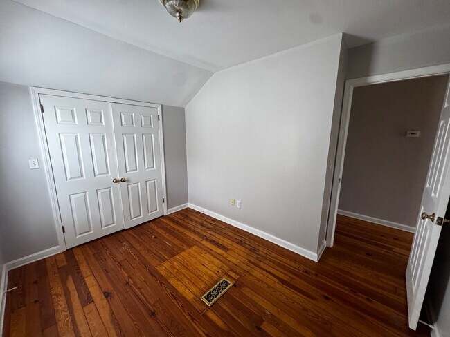 Building Photo - 5103 Gifford Ave