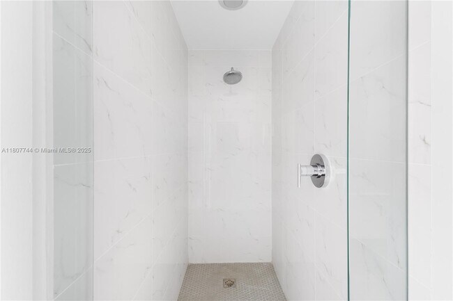 Building Photo - 16385 Biscayne Blvd