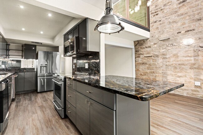 Building Photo - ALAMO HEIGHTS  |  TOWNHOME  |  REMODELED  |  HUGE TERRACE