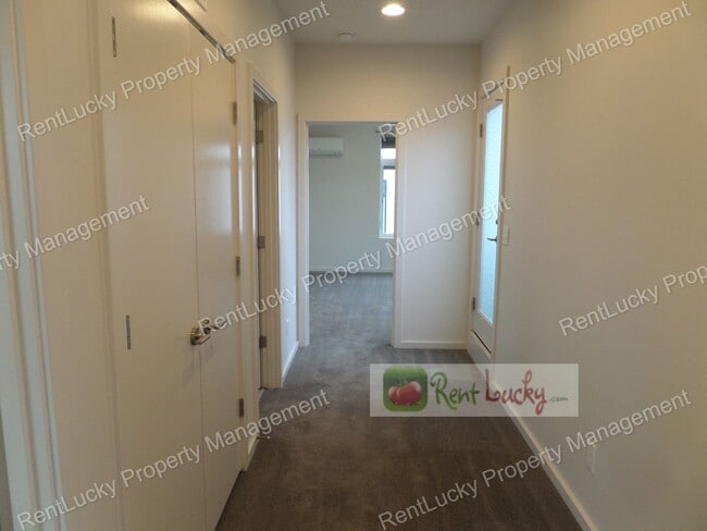 Building Photo - Stunning 4-Bedroom Newer Construction w/Huge VIEW Rooftop Deck in Fremont!!