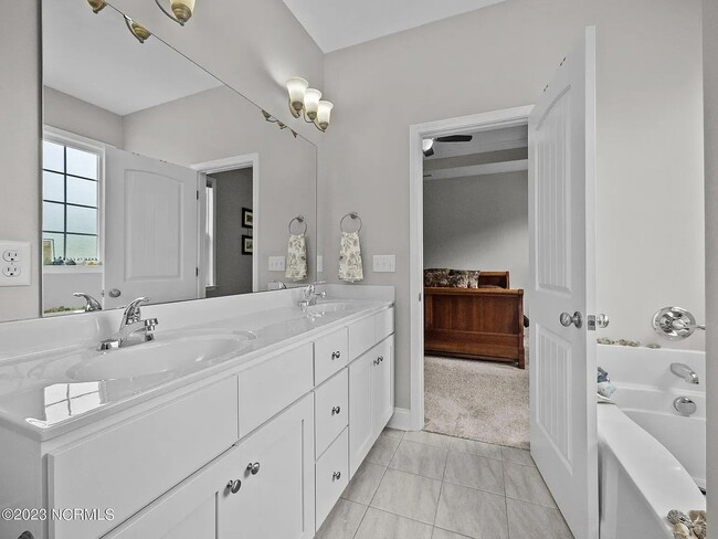 Building Photo - 102 Captains Pointe