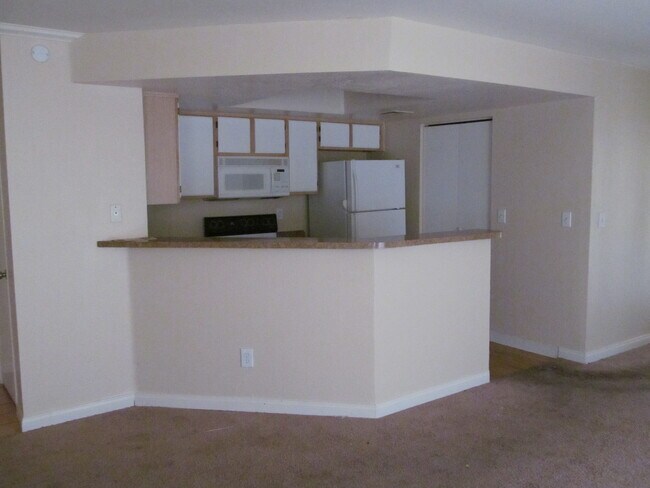 Building Photo - 2+2 VERY NICE APARTMENT AVAILABLE FOR RENT...